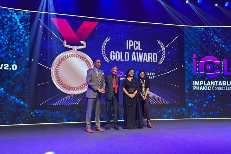 Dr. Anchal Gupta receiving the IPCL Gold Award on stage